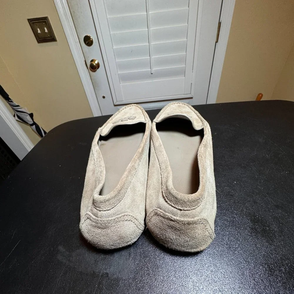 Tory Burch size 9.5 tan suede leather loafers